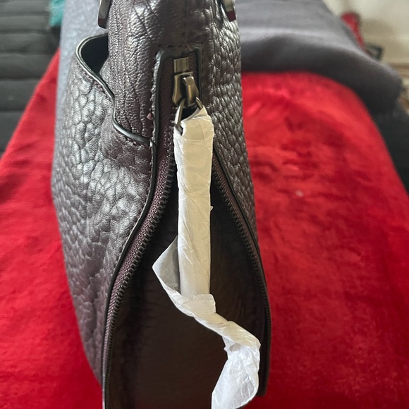 Vince camuto tote/handbag
NEVER USED - Picture 4 of 5